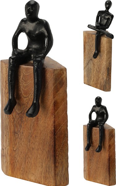 Alu mensfiguur op houten blok 23cm zwart